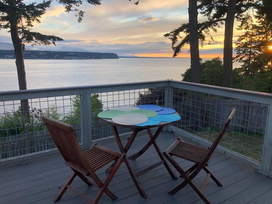 Holiday home Waterfront, Sunsets And Mountains