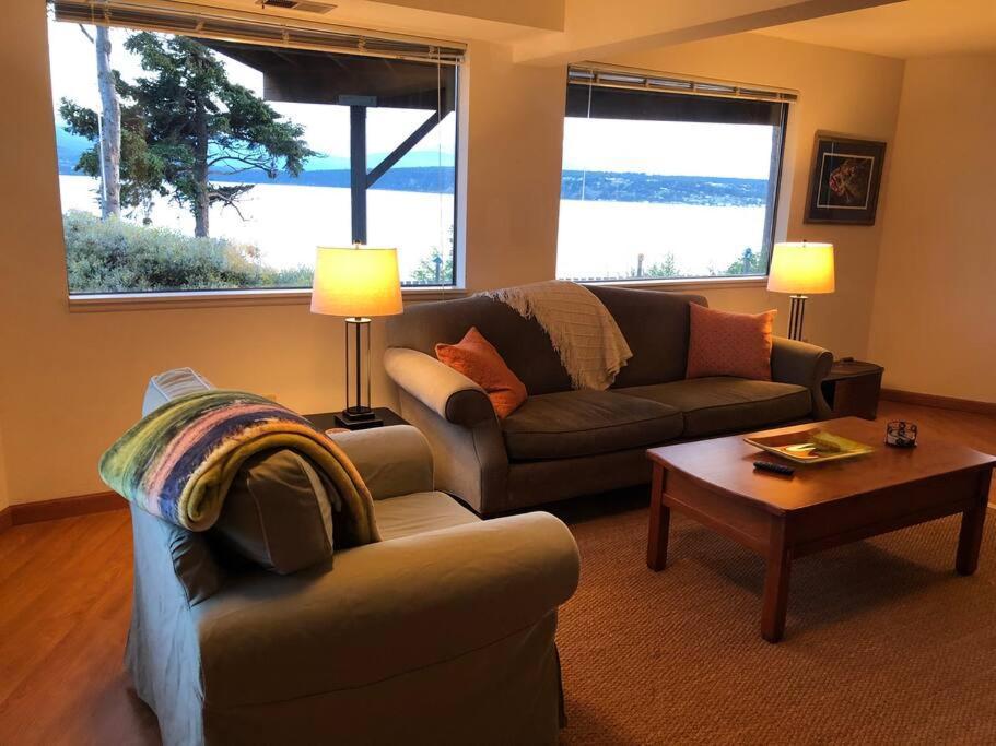 Waterfront, Sunsets And Mountains Holiday home Port Townsend