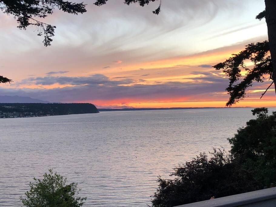 Holiday home Waterfront, Sunsets And Mountains *