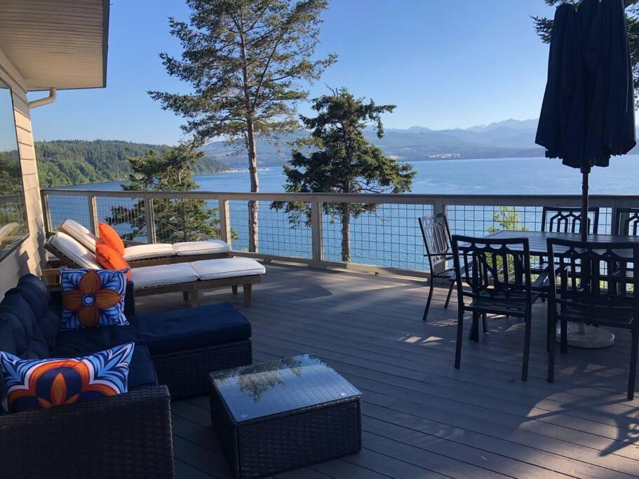 Waterfront, Sunsets And Mountains Holiday home Port Townsend
